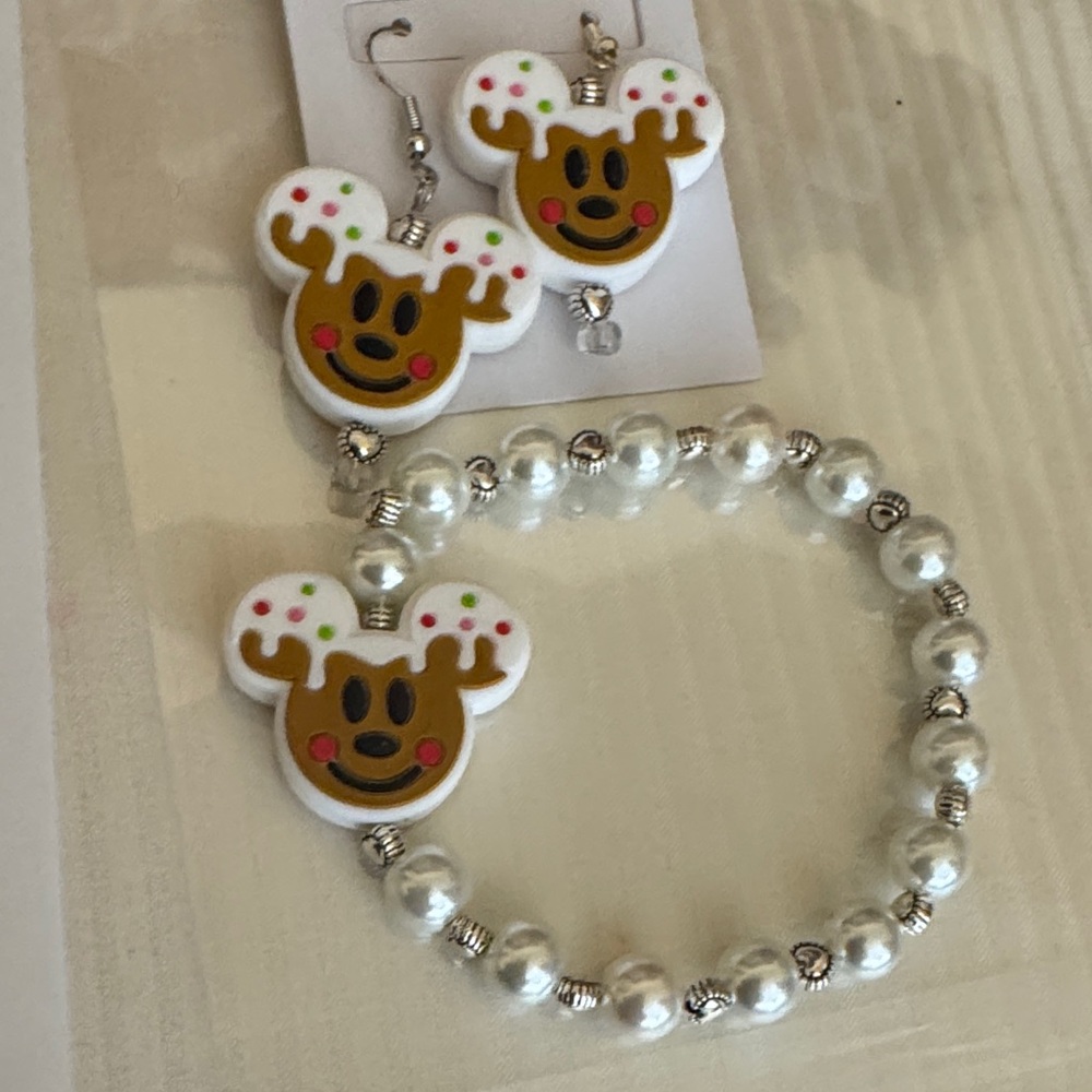 (SOLD) Women’s or teen Gingerbread Mouse Earrings and Bracelet Set - Picture 1 of 1